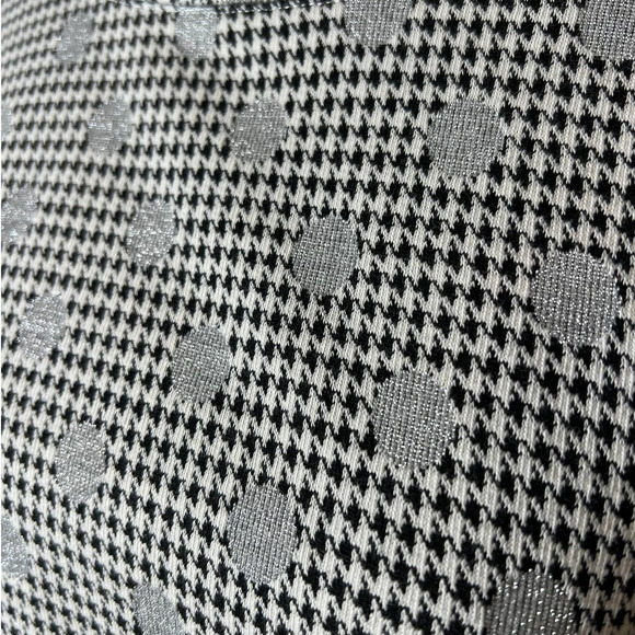 Talbots Boatneck Top in Houndstooth Pattern with Silver Polka Dots Size Medium - Picture 2 of 5
